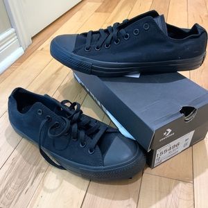Nwot Converse size 10 black shoes.